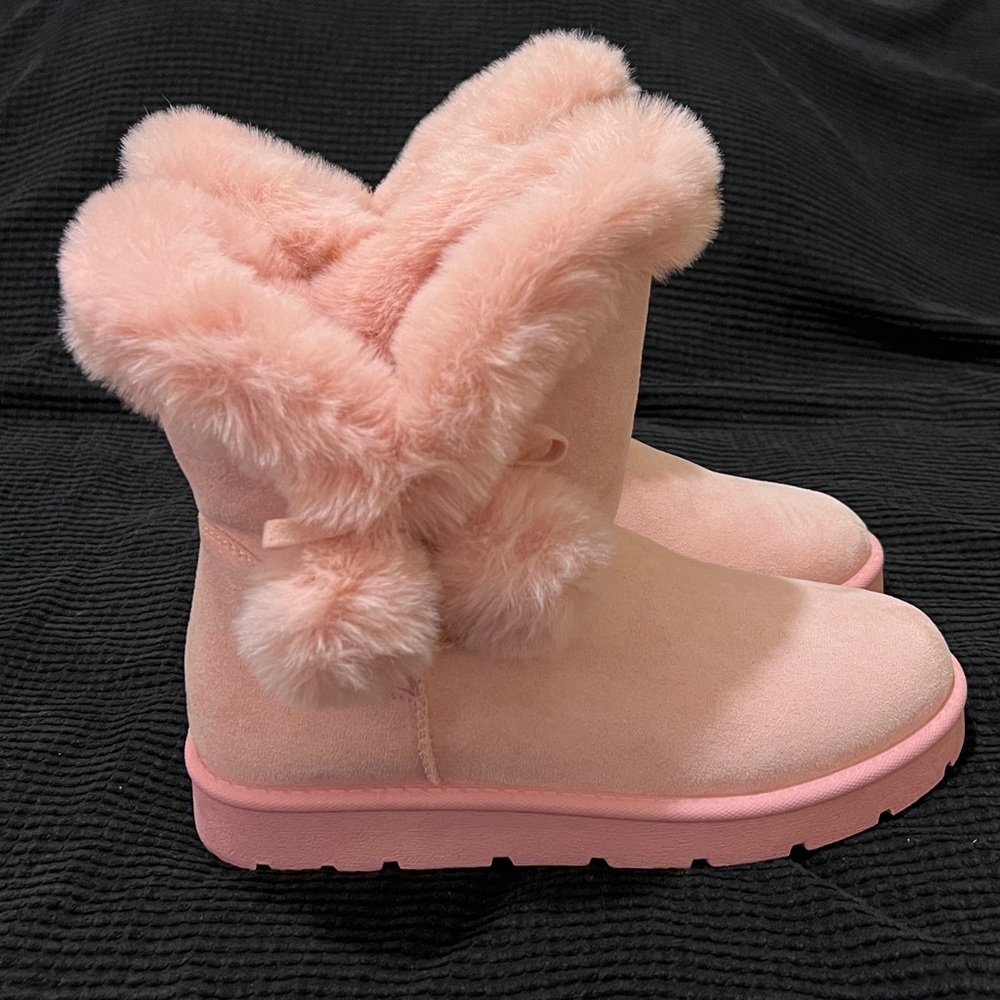 Rouge ugg style Booties